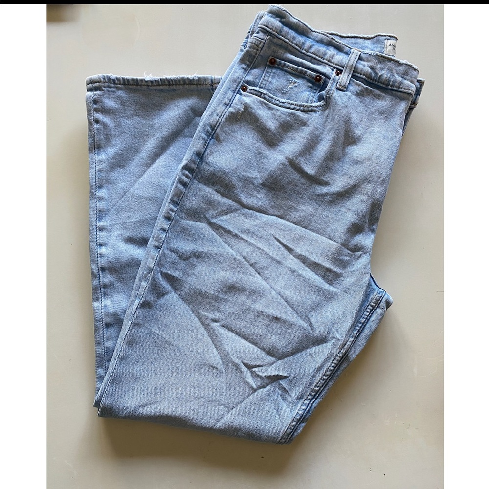 New Abercrombie & Fitch Light Wash 90’s Slim Straight High Rise Jeans